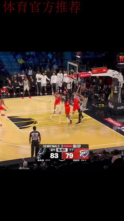 文班亚马右侧落位 转身后仰倒地命中