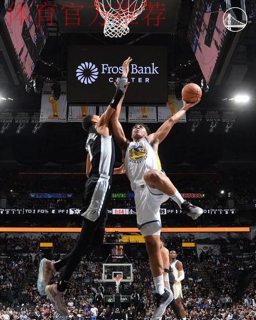 文班亚马右侧落位 转身后仰倒地命中