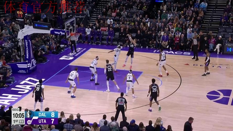 基扬特-乔治精彩过人拉杆上篮,爵士打出14-2反超独行侠4分 基扬特-乔治精彩过人拉杆上篮,爵士打出14-2反超独行侠4分